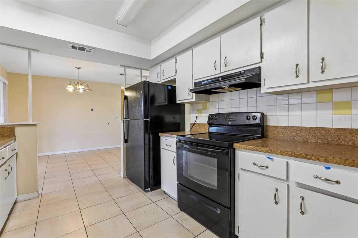 1806 DODGE CIRCLE — photo 19 of 41