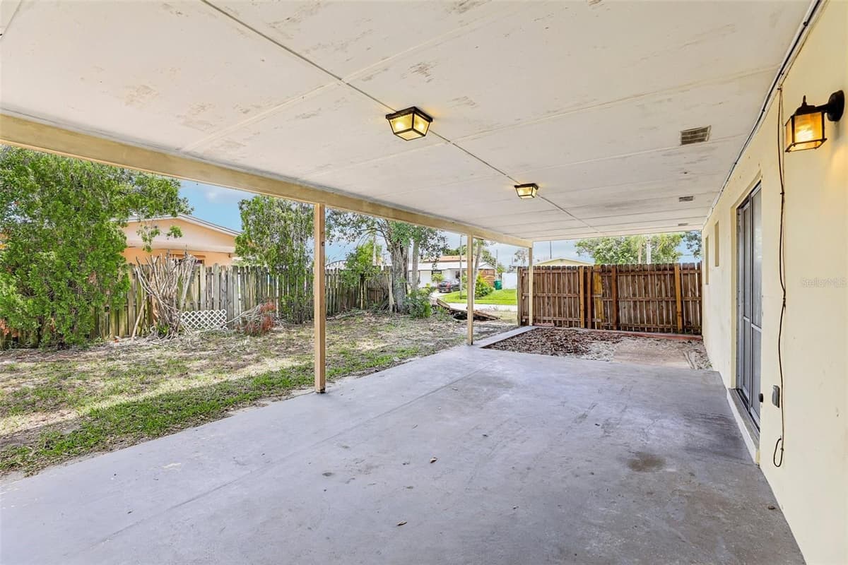 1806 DODGE CIRCLE — photo 34 of 41