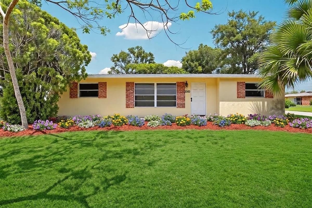 1806 DODGE CIRCLE — photo 1 of 41