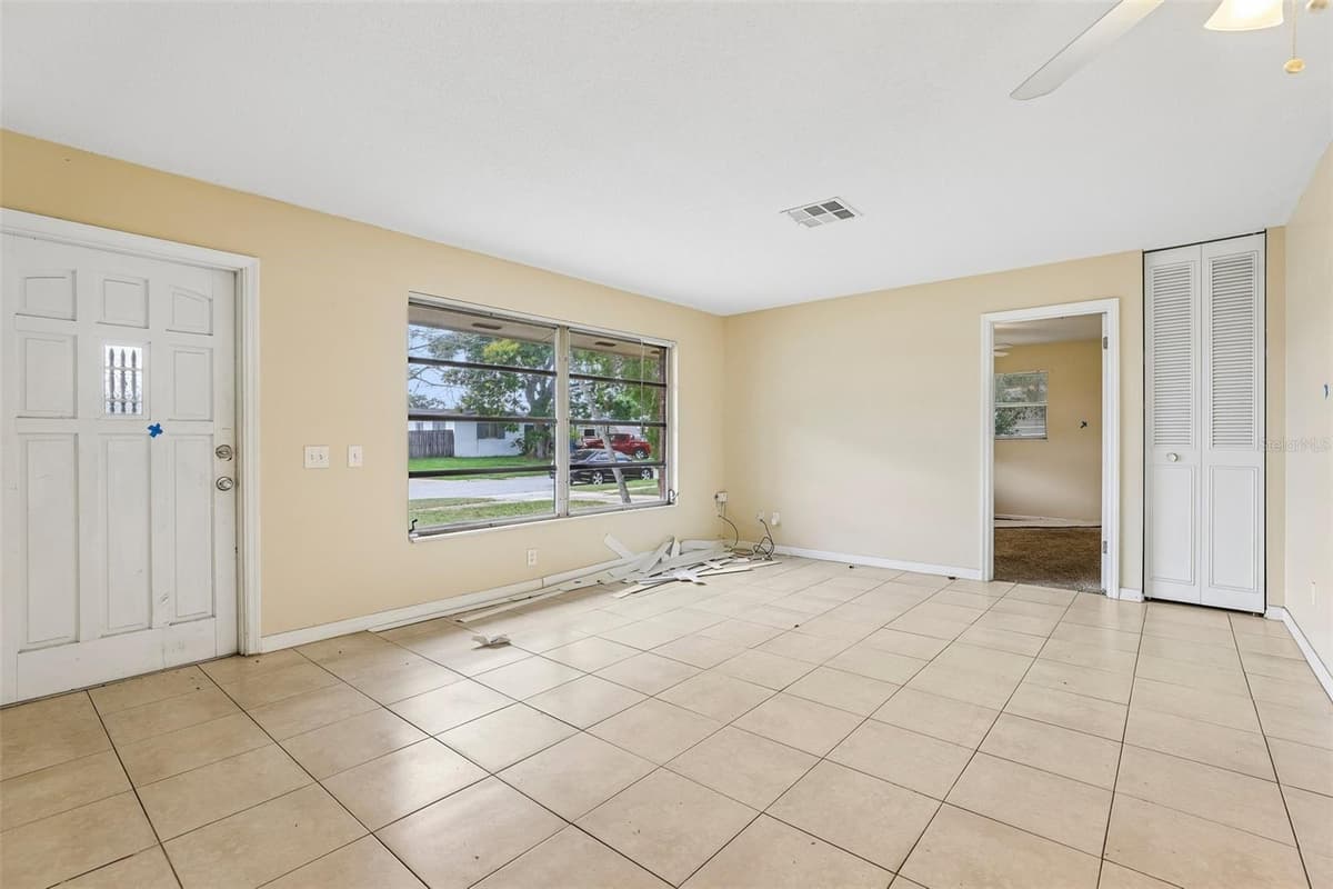 1806 DODGE CIRCLE — photo 9 of 41