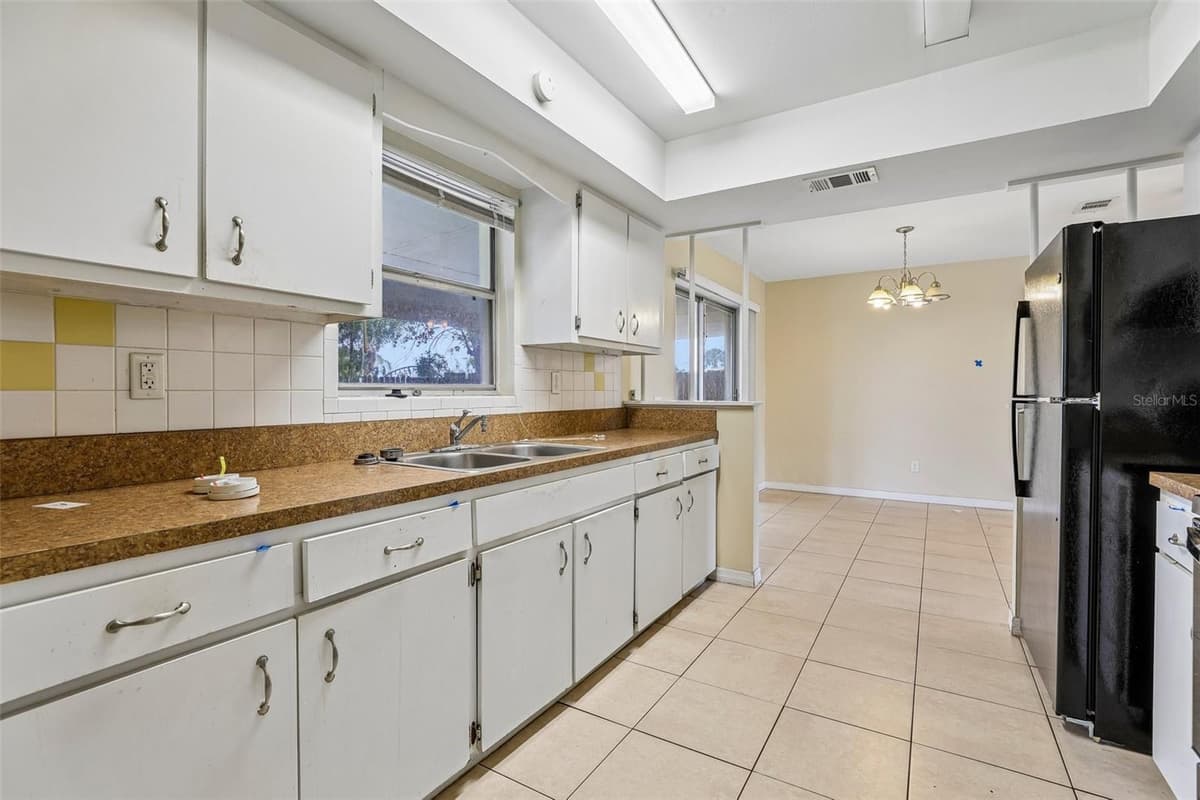 1806 DODGE CIRCLE — photo 18 of 41