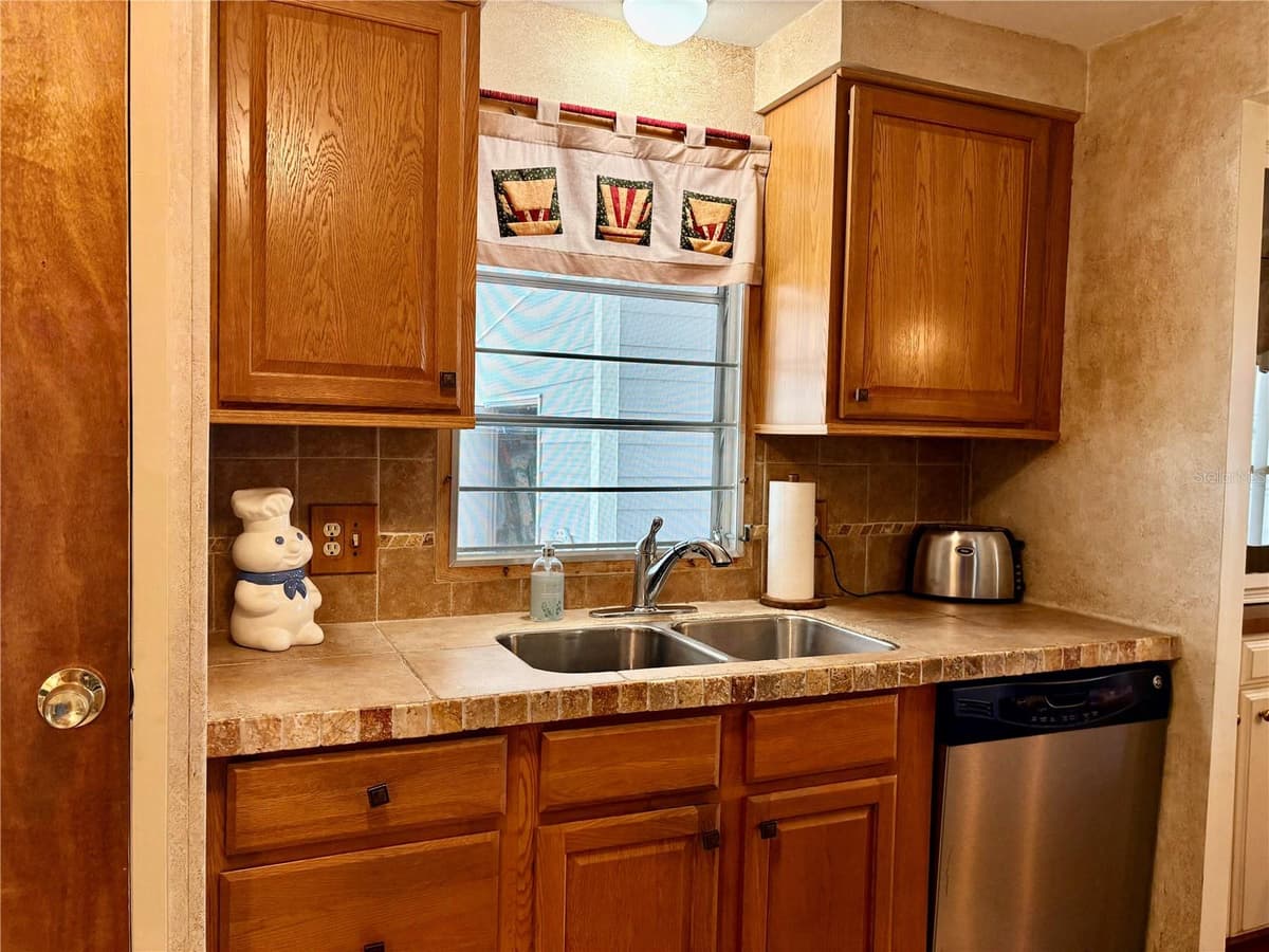 3163 INDIAN VILLAGE LANE — photo 6 of 48