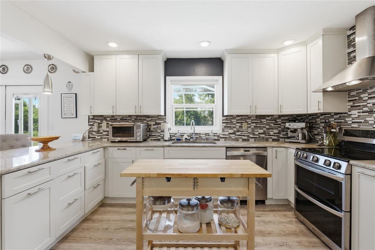 242 ANNALISA PLACE — photo 11 of 40