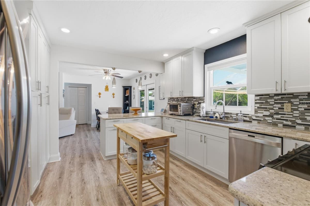 242 ANNALISA PLACE — photo 10 of 40