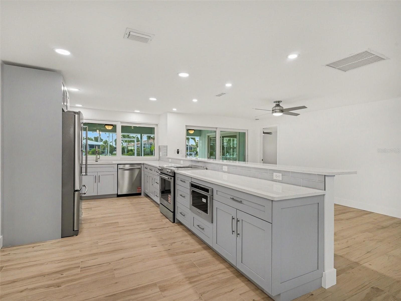 548 BELVEDERE COURT — photo 4 of 51