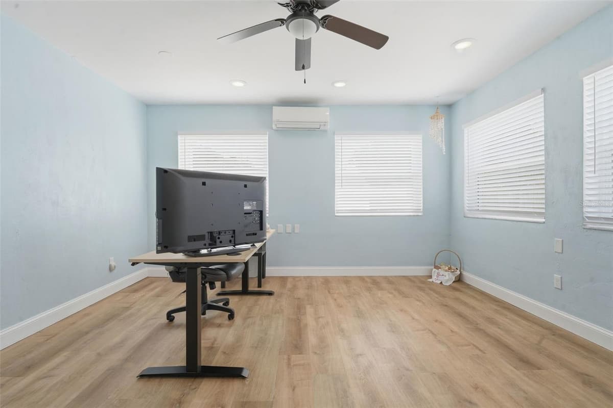 82 JENNIFER CIRCLE — photo 15 of 28