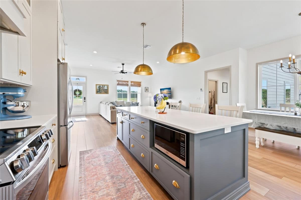 3705 31ST AVENUE — photo 7 of 55