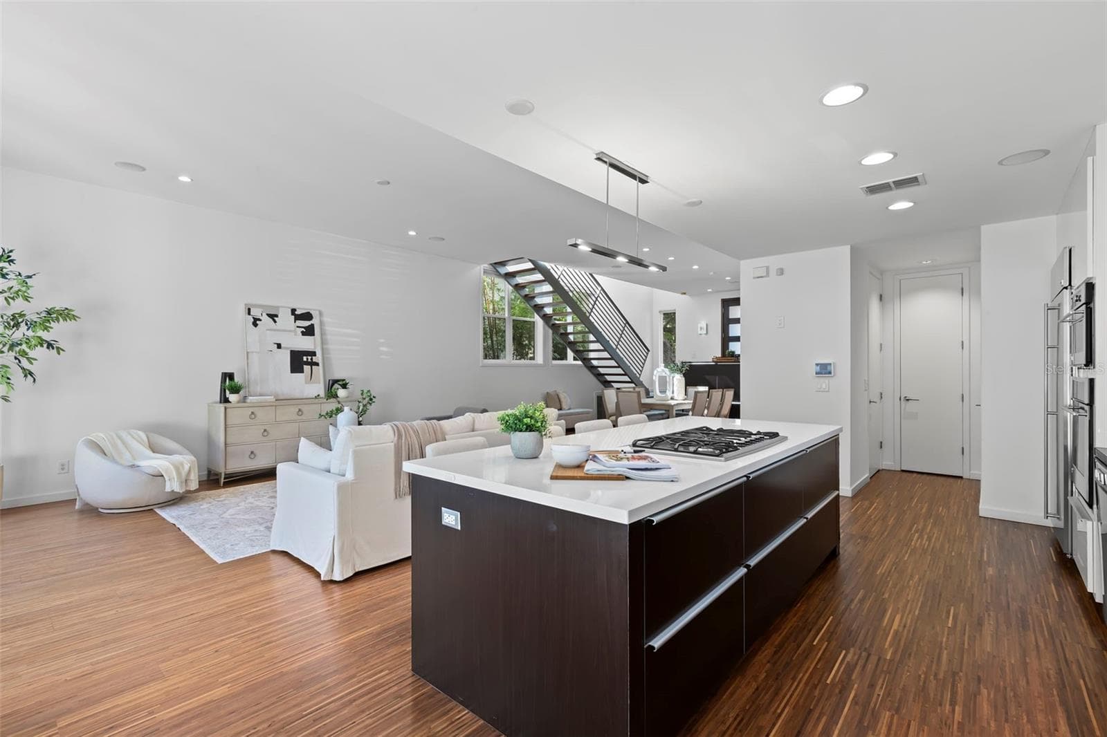 305 12TH AVENUE — photo 16 of 79