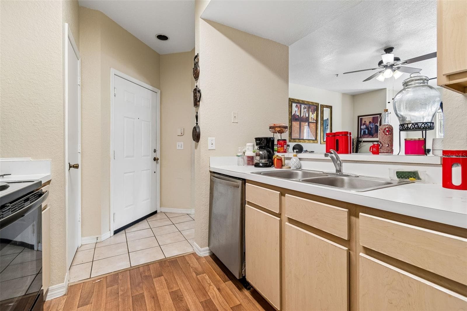 8414 LUCUYA WAY — photo 6 of 41