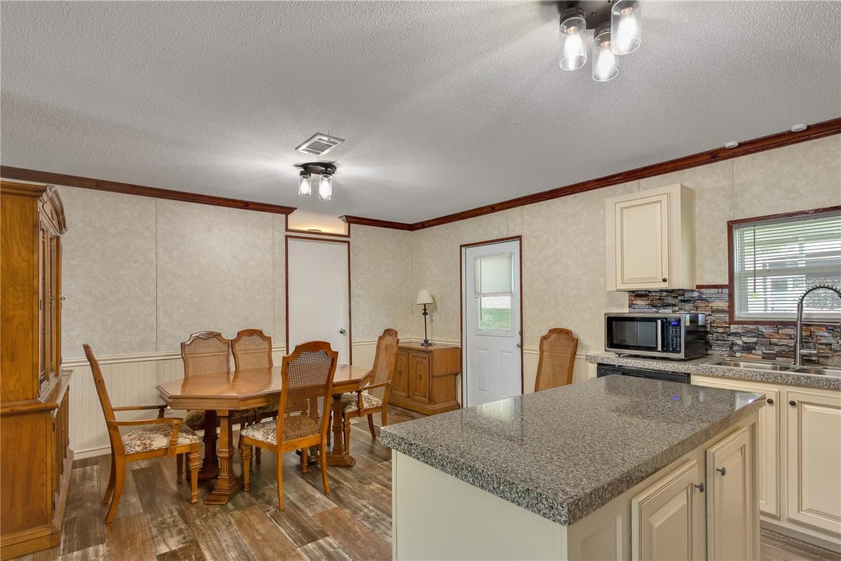 4125 MYRTLE OAK COURT — photo 6 of 35