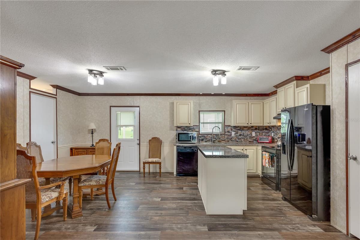 4125 MYRTLE OAK COURT — photo 4 of 35