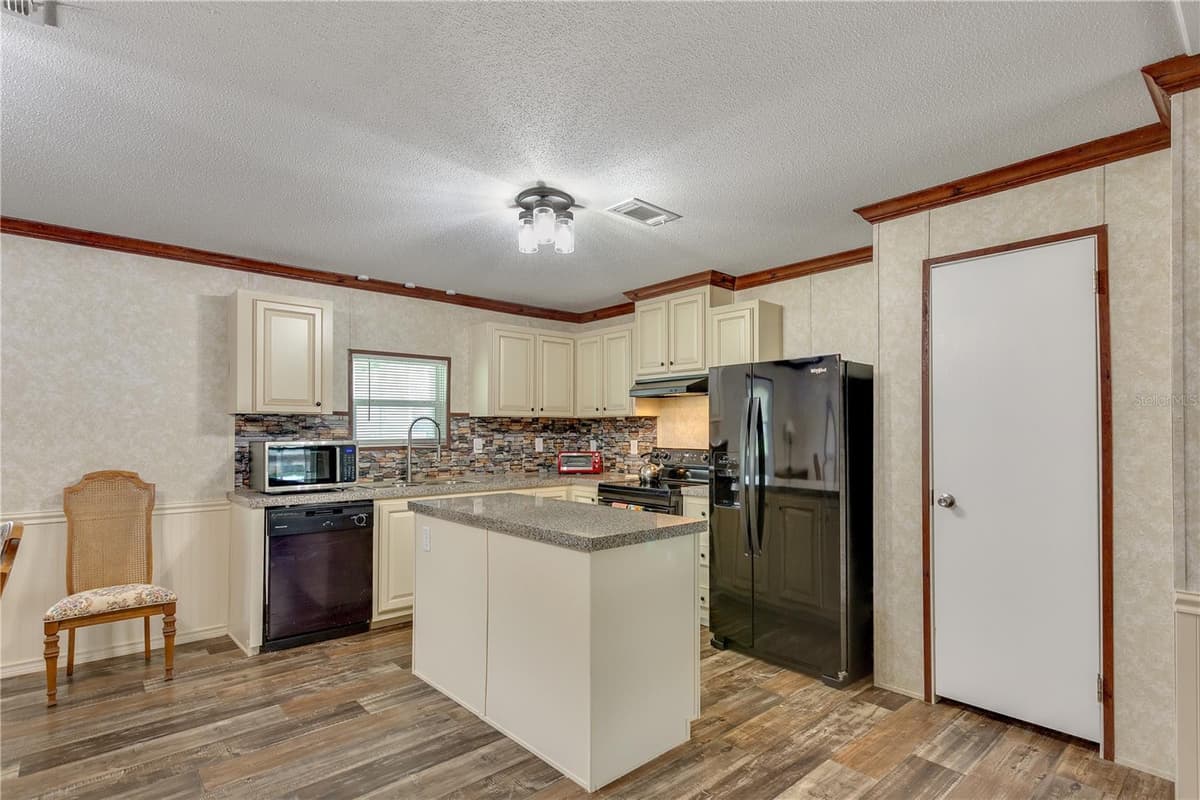4125 MYRTLE OAK COURT — photo 5 of 35
