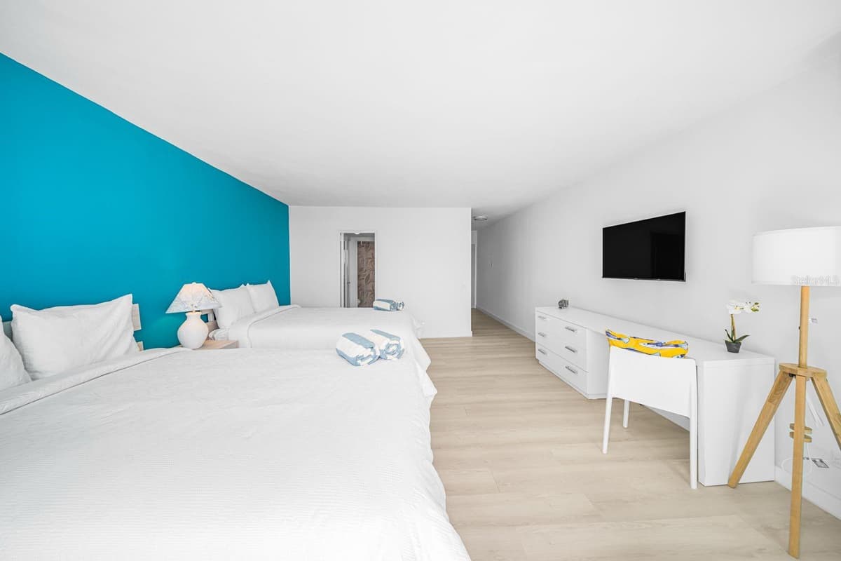 6165 AV. ISLA VERDE — photo 11 of 21