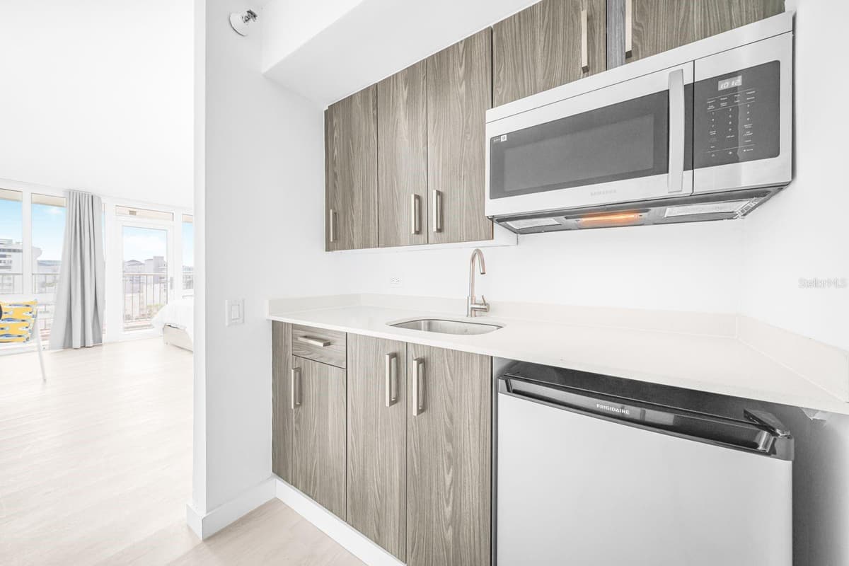 6165 AV. ISLA VERDE — photo 15 of 21