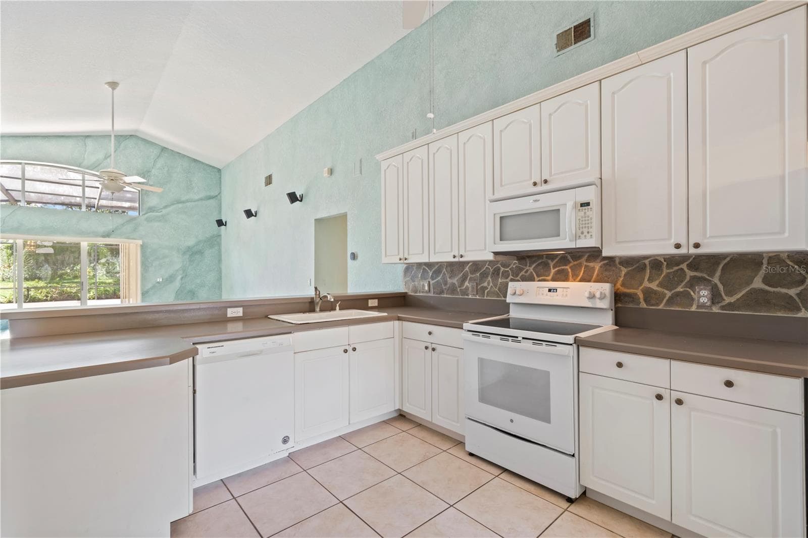 1105 CLINGING VINE PLACE — photo 8 of 32