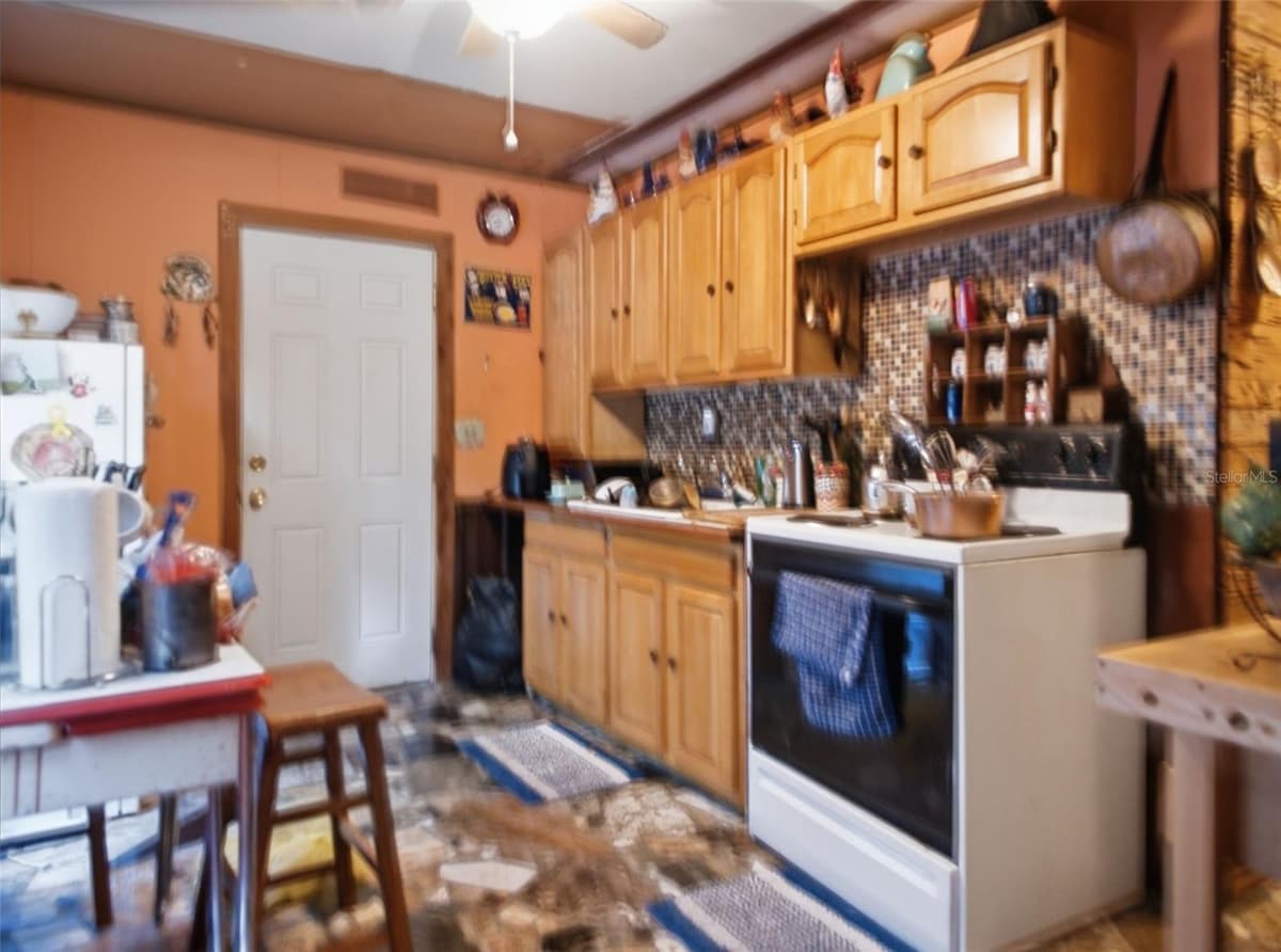5229 1ST STREET — photo 6 of 32