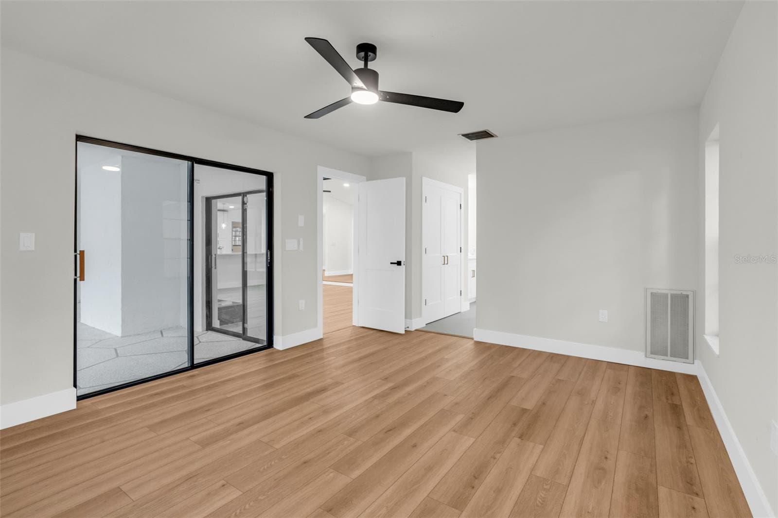 2051 LAREDO AVENUE — photo 18 of 46