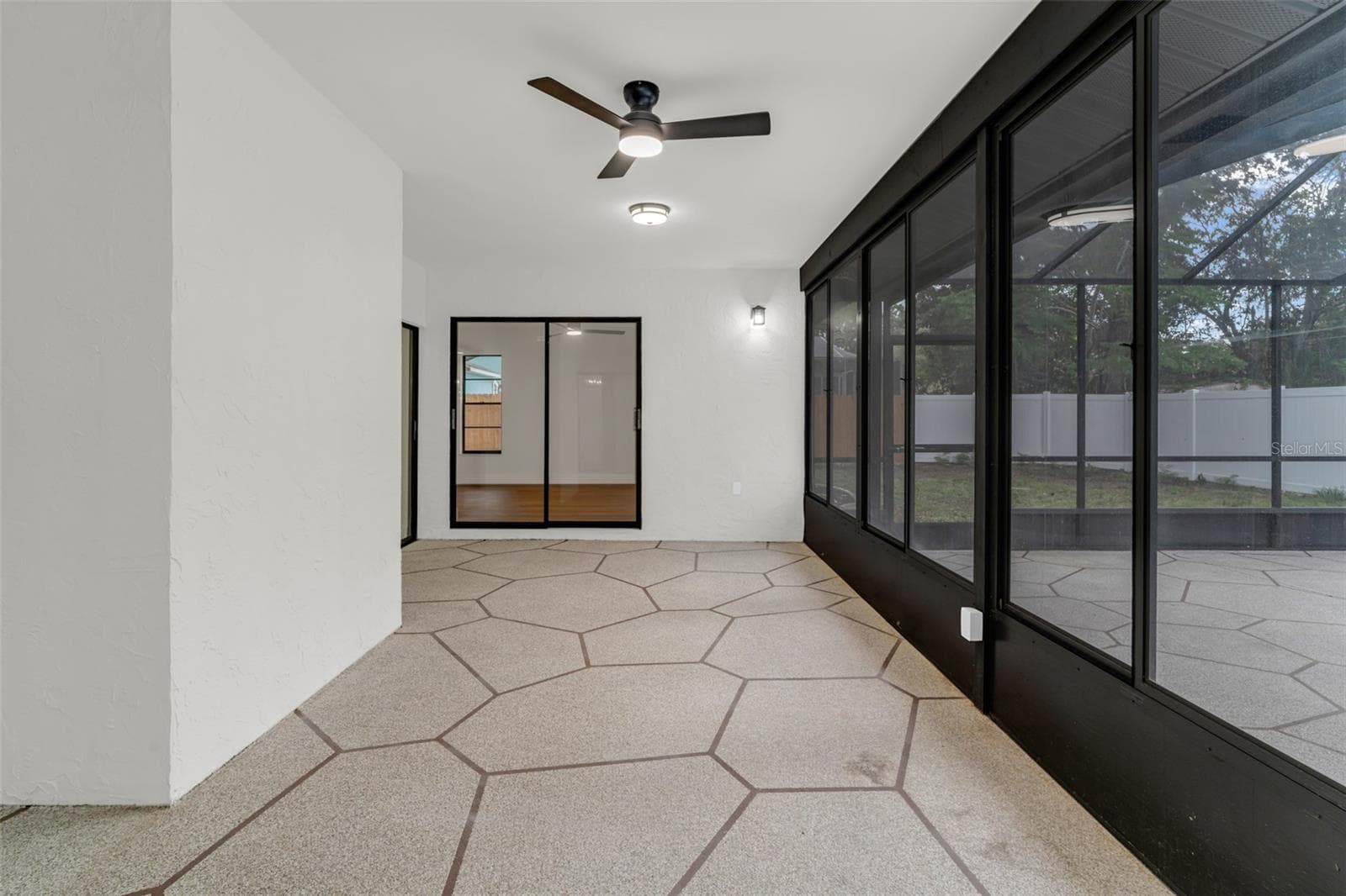 2051 LAREDO AVENUE — photo 38 of 46