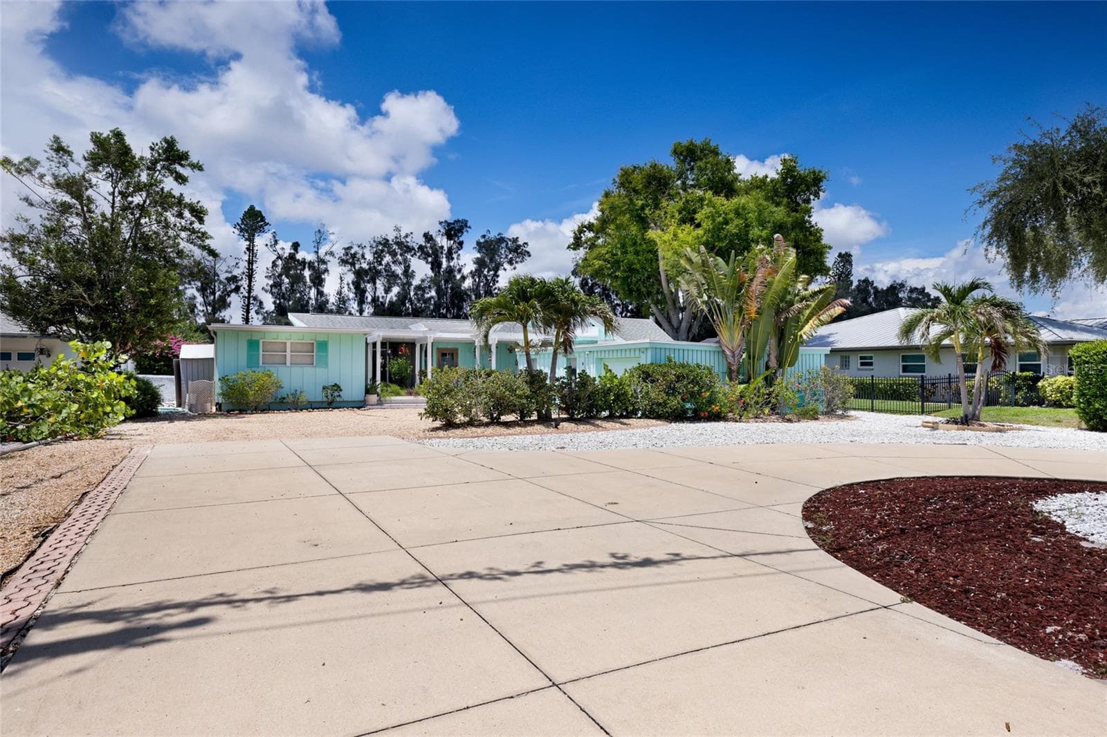 311 MAGELLAN DRIVE — photo 4 of 41