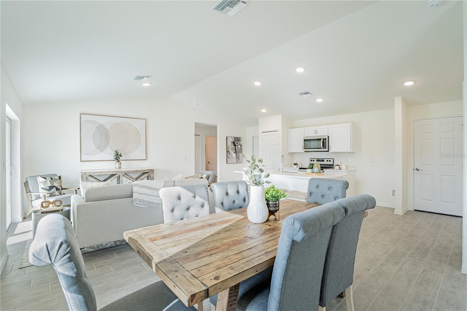 18087 CLANTON AVENUE — photo 4 of 9