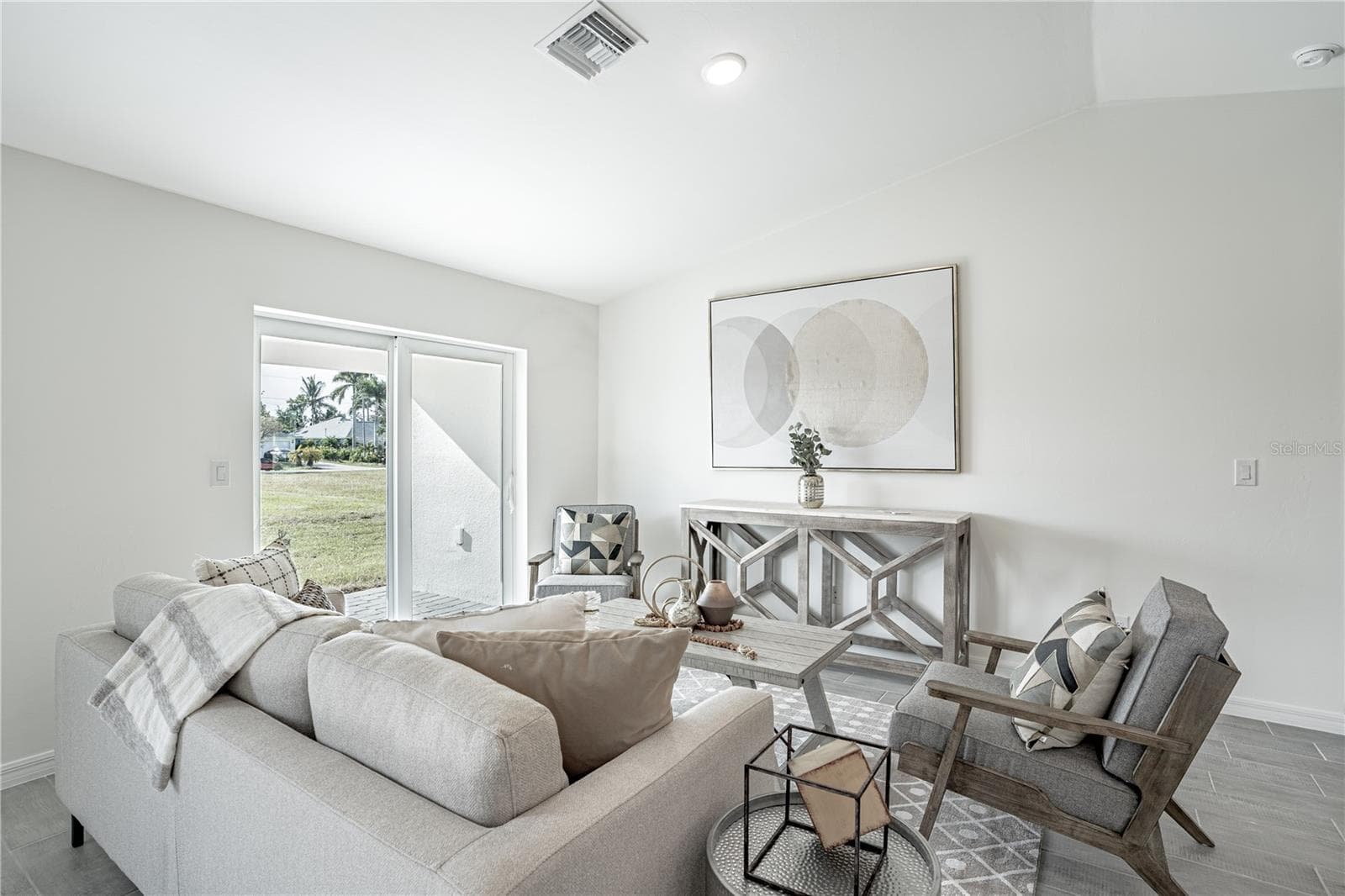 18087 CLANTON AVENUE — photo 3 of 9
