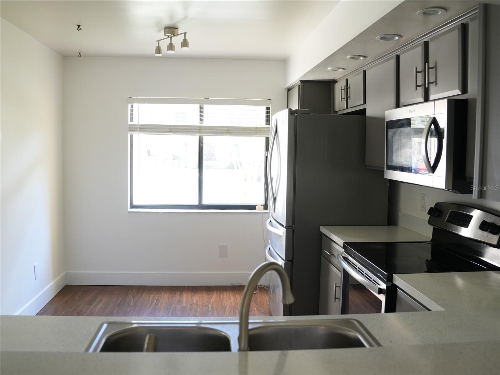 4406 LAKE ORLANDO PARKWAY — photo 16 of 18