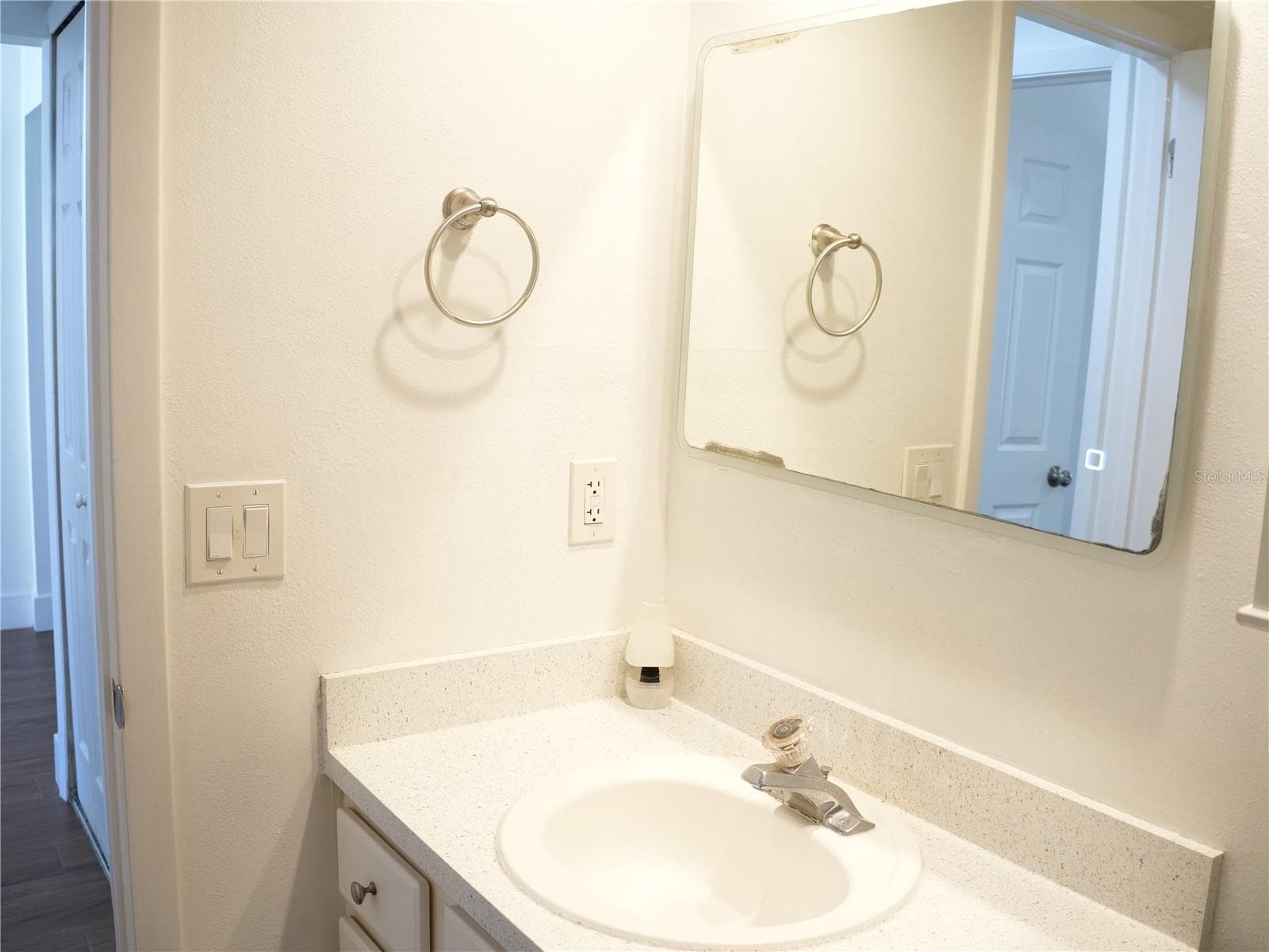 4406 LAKE ORLANDO PARKWAY — photo 12 of 18