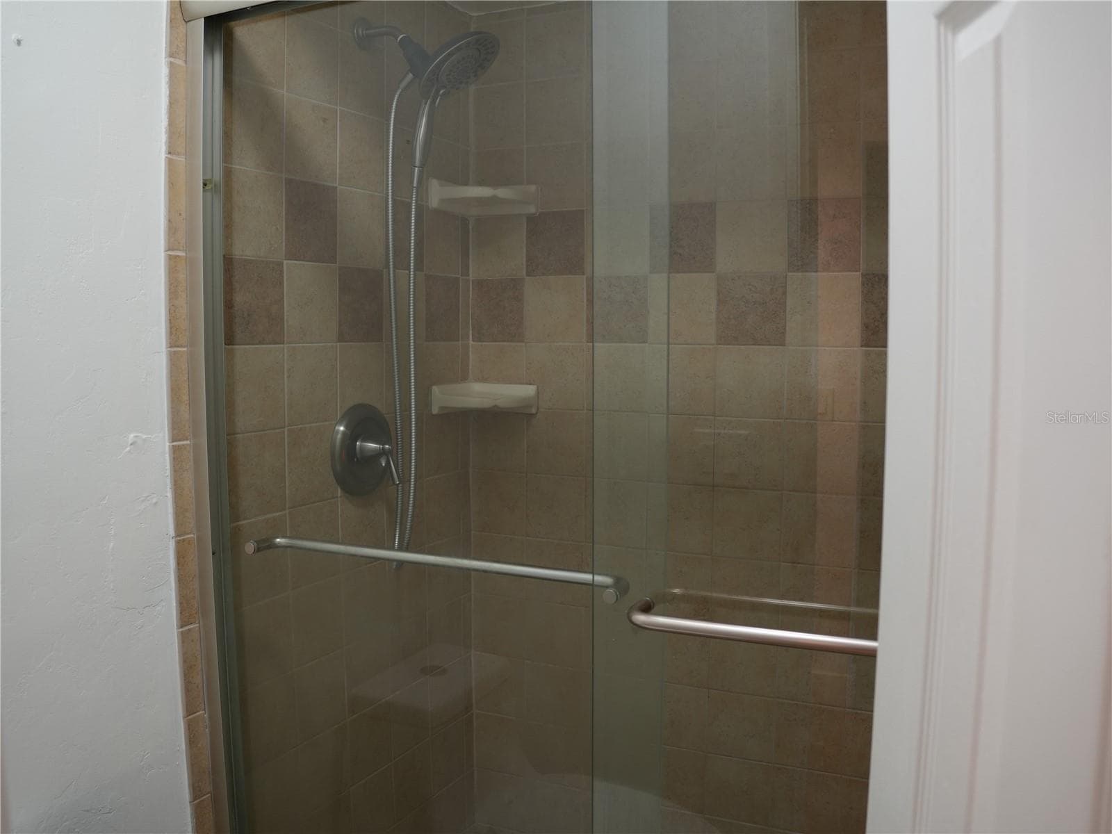 4406 LAKE ORLANDO PARKWAY — photo 5 of 18