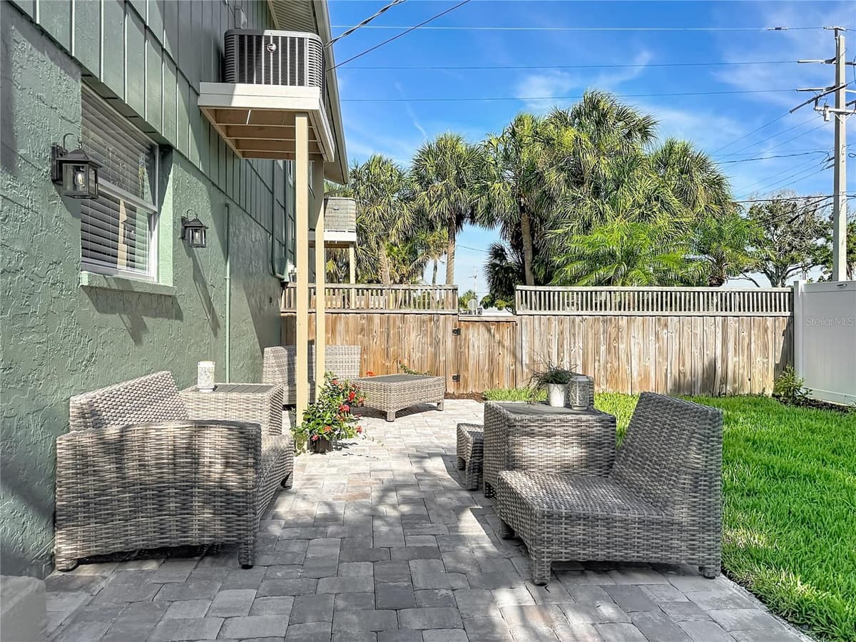 202 PEACOCK LANE — photo 36 of 61