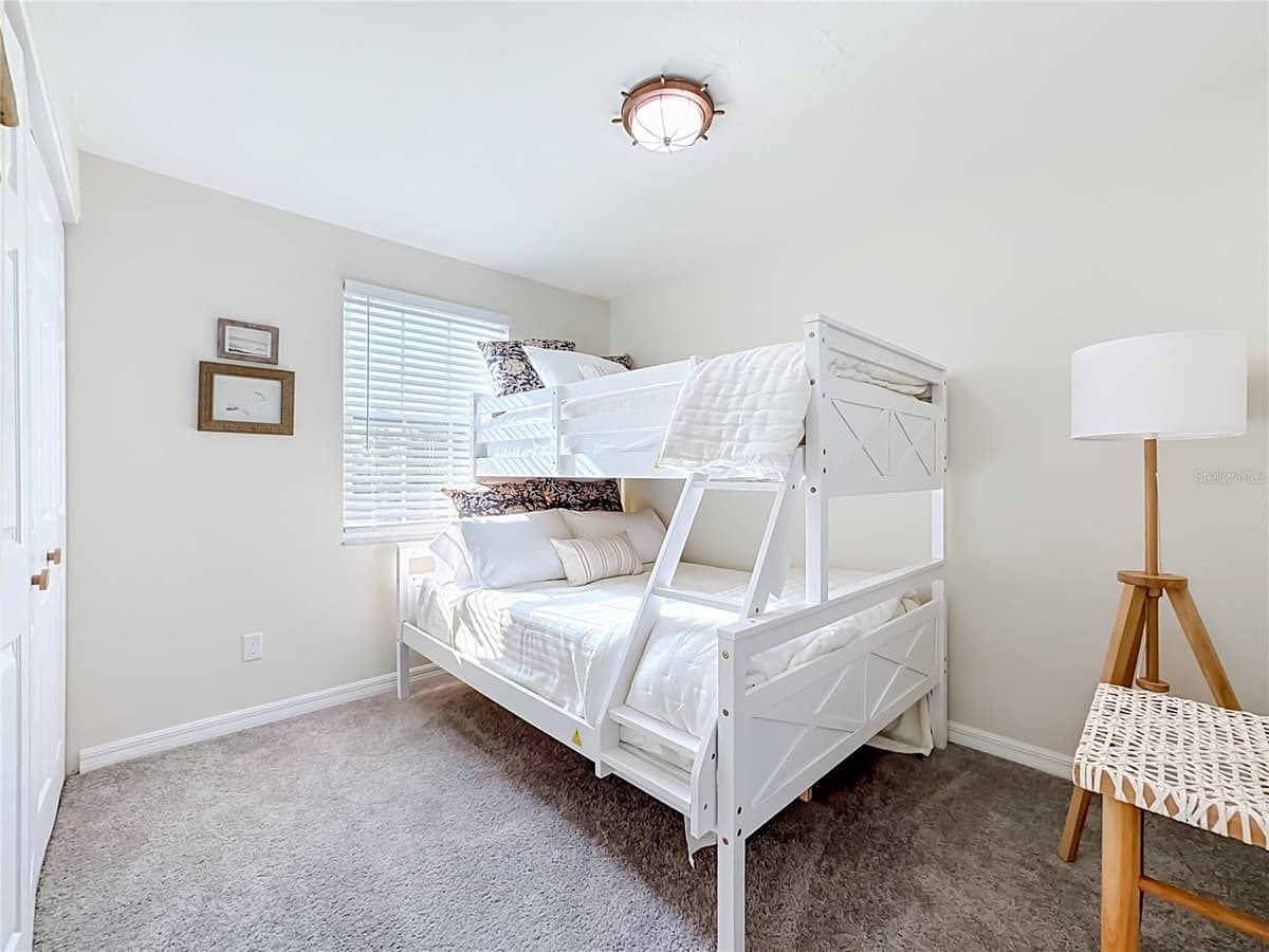 202 PEACOCK LANE — photo 16 of 61