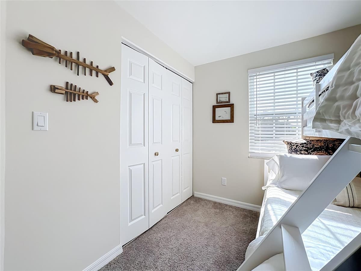 202 PEACOCK LANE — photo 17 of 61