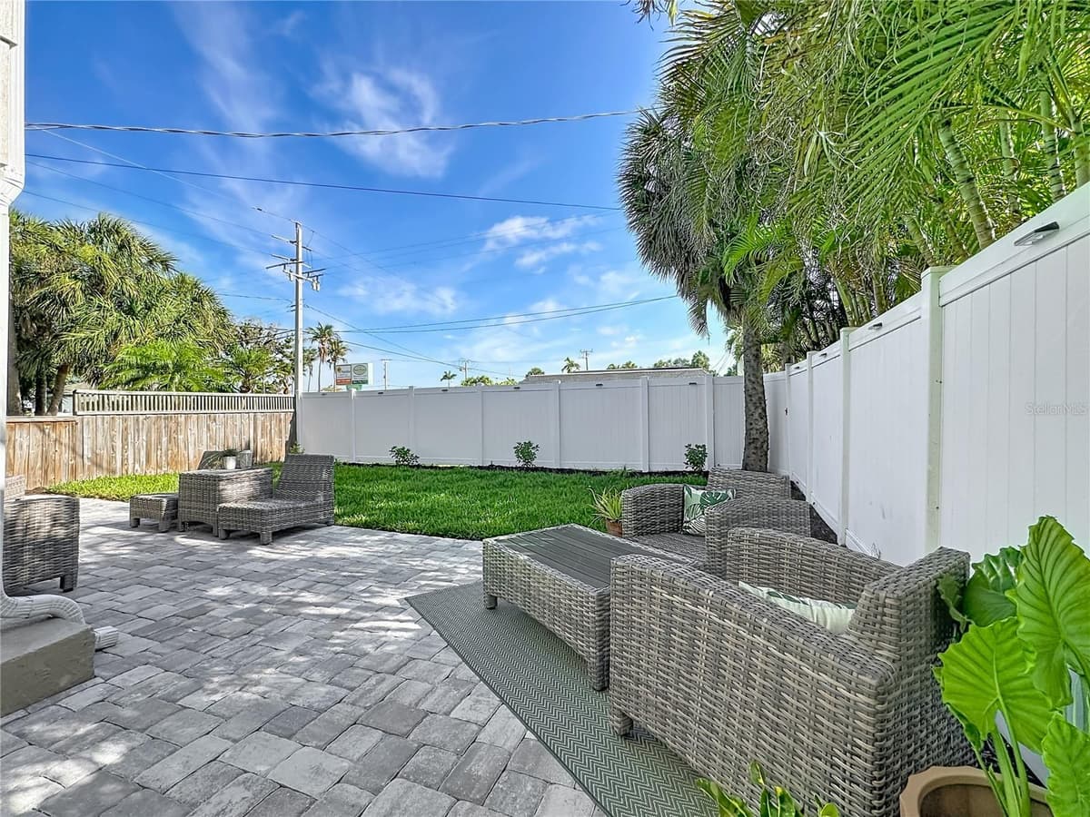 202 PEACOCK LANE — photo 35 of 61