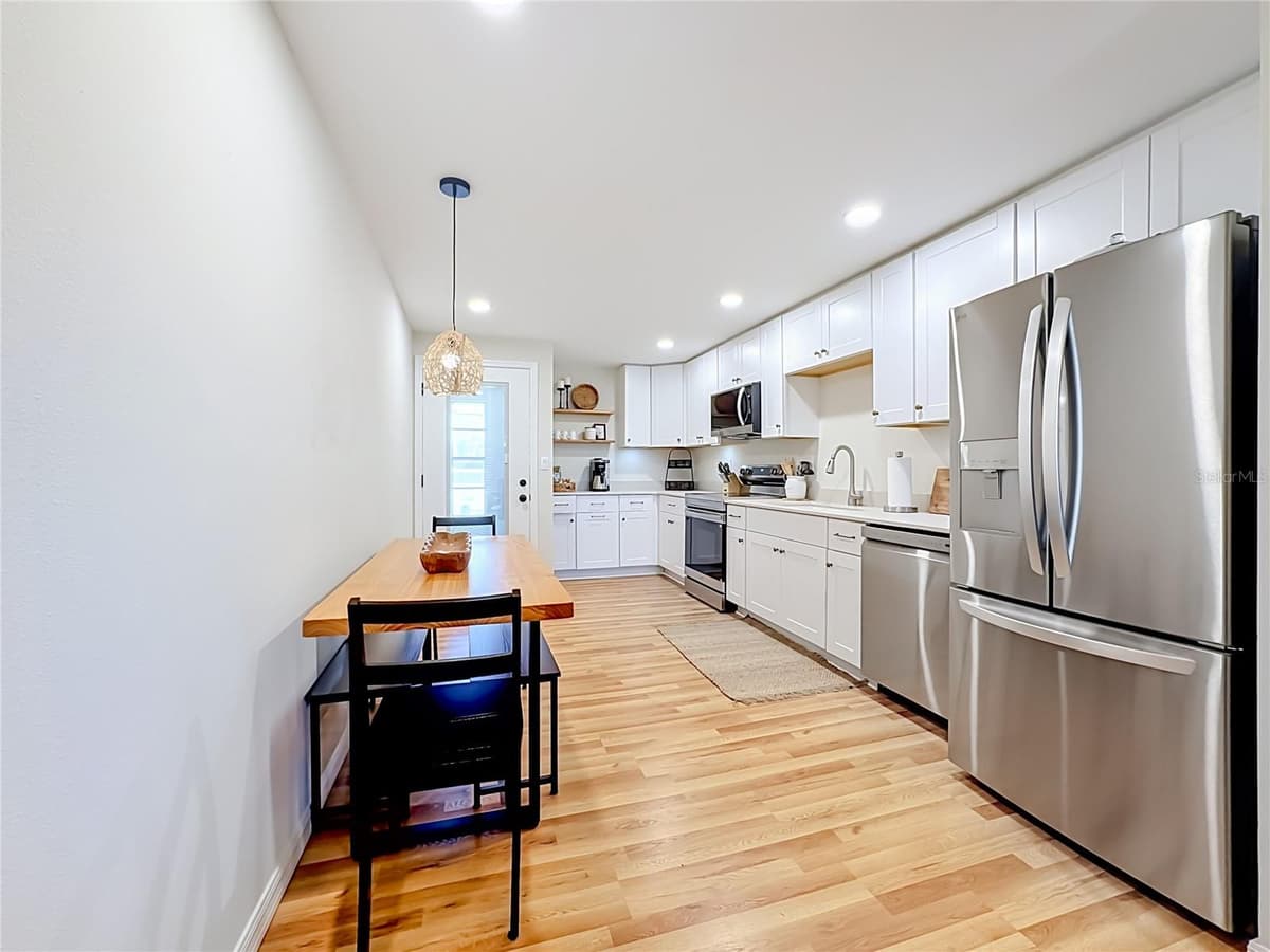 202 PEACOCK LANE — photo 10 of 61