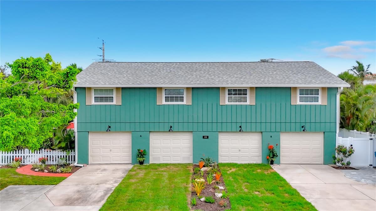 202 PEACOCK LANE — photo 1 of 61