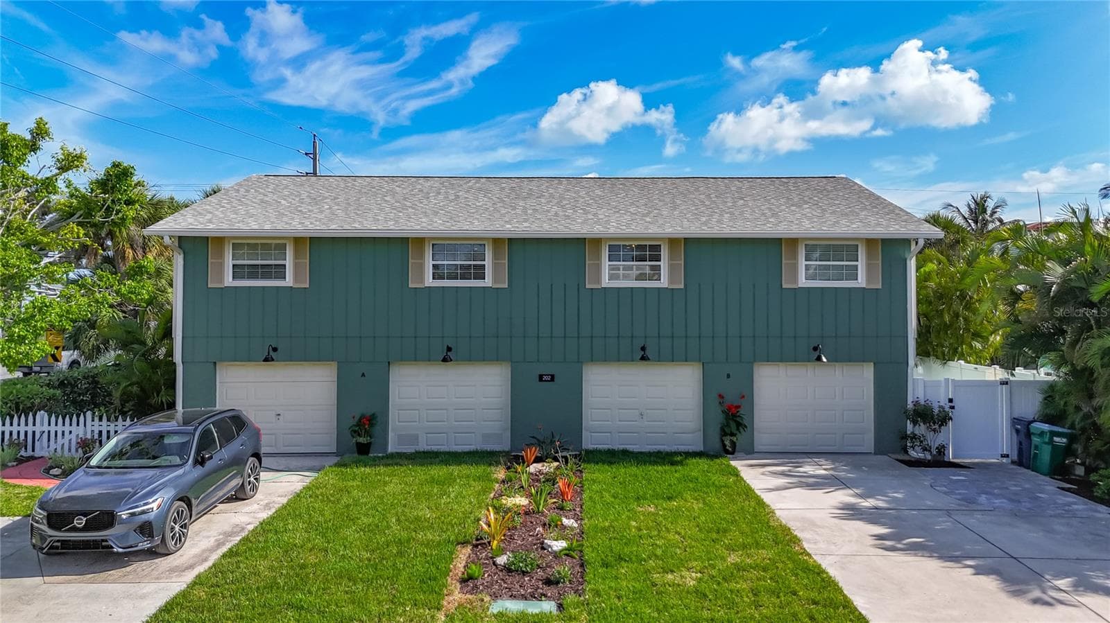 202 PEACOCK LANE