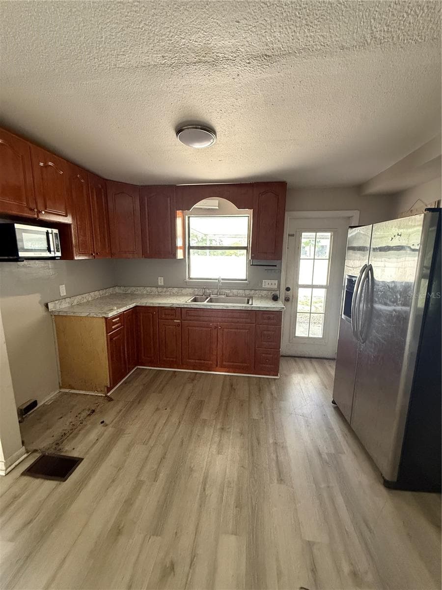 137 MAINE AVENUE — photo 7 of 20
