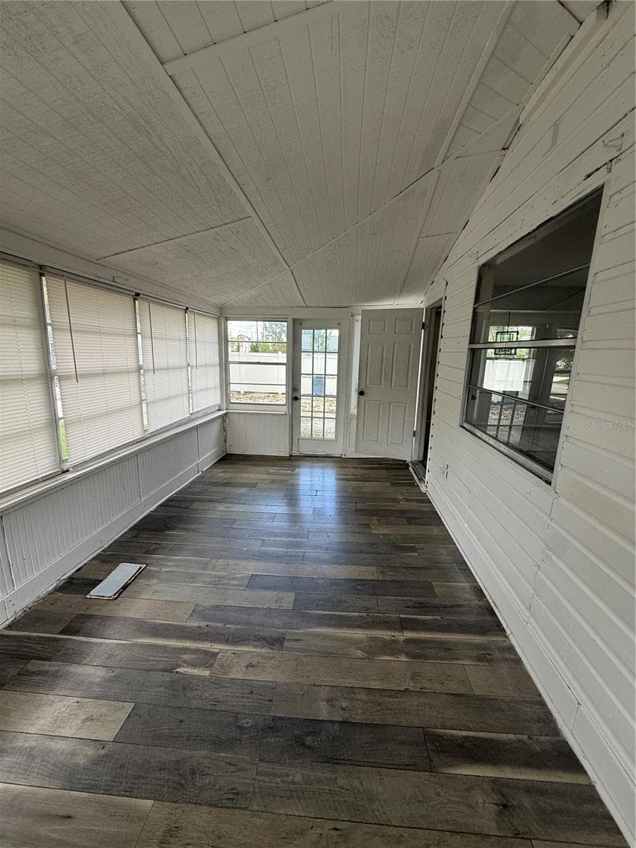 137 MAINE AVENUE — photo 10 of 20