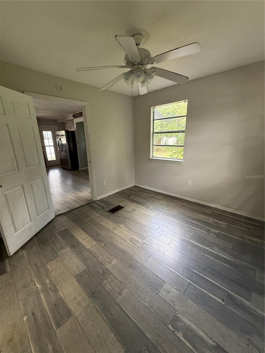 137 MAINE AVENUE — photo 16 of 20