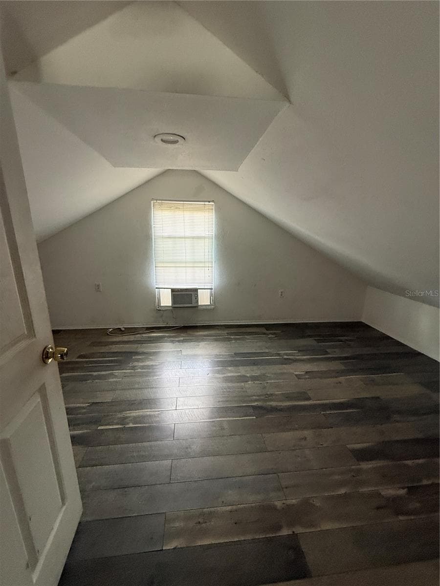 137 MAINE AVENUE — photo 14 of 20