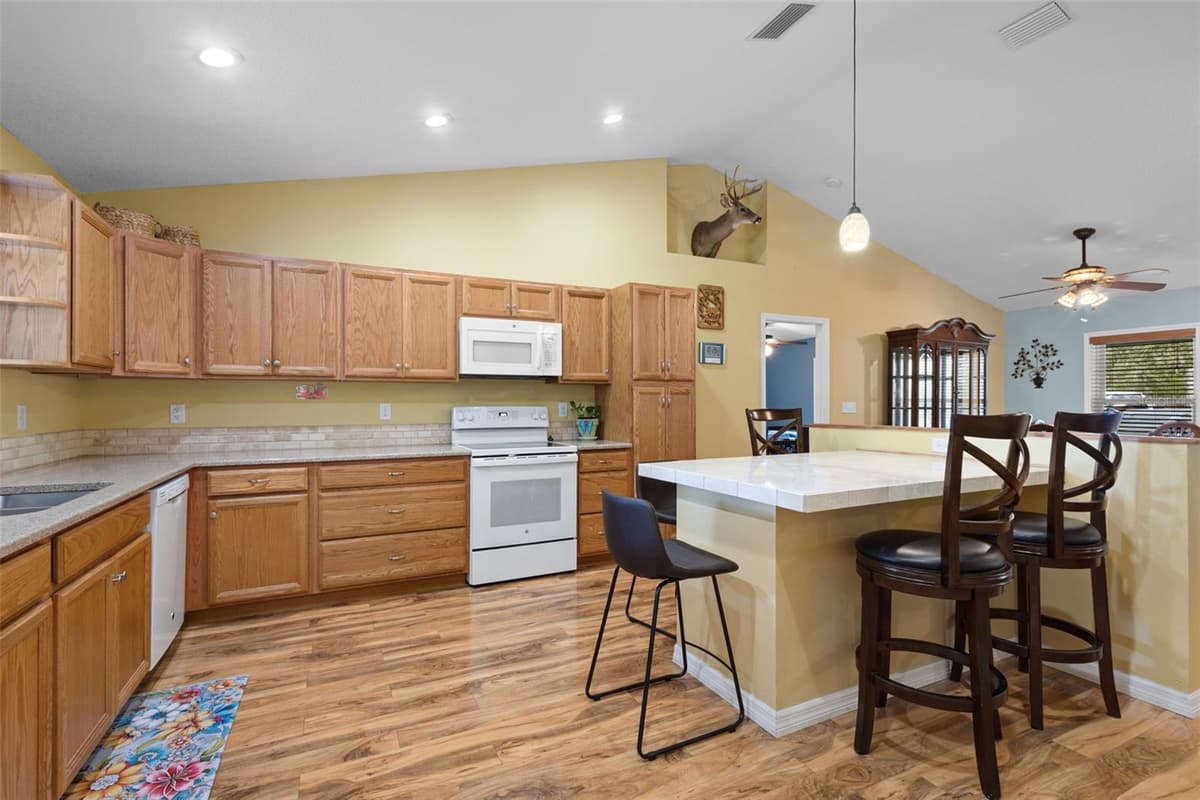 10250 5TH AVENUE — photo 11 of 45