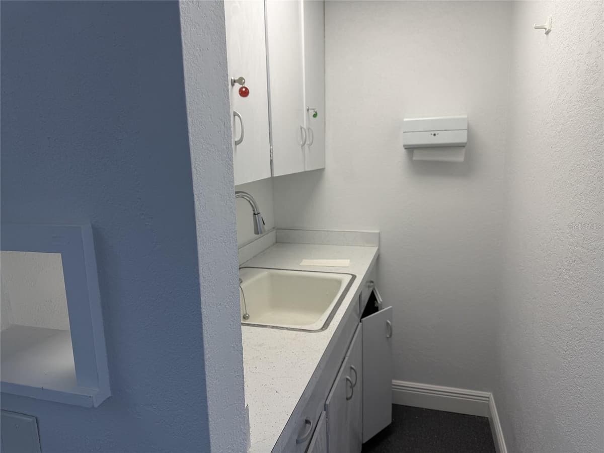 501 LINCOLN AVENUE — photo 10 of 12