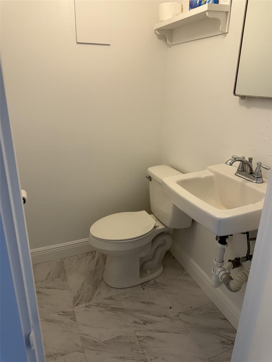 501 LINCOLN AVENUE — photo 11 of 12