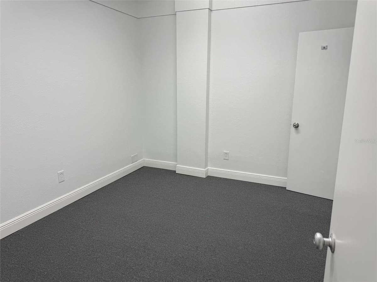 501 LINCOLN AVENUE — photo 6 of 12