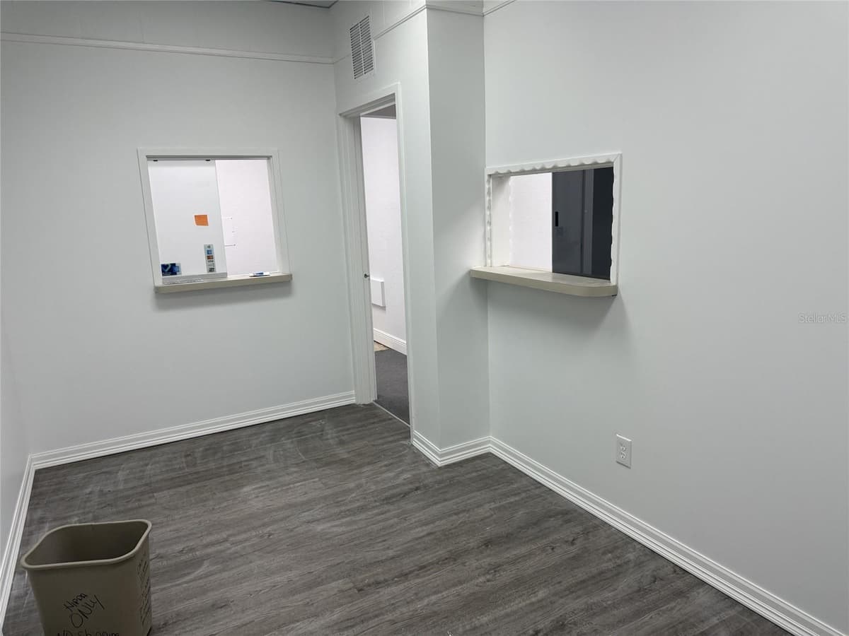 501 LINCOLN AVENUE — photo 4 of 12