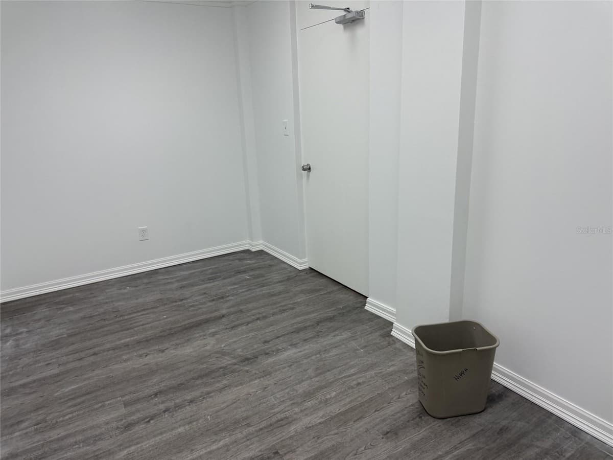 501 LINCOLN AVENUE — photo 9 of 12