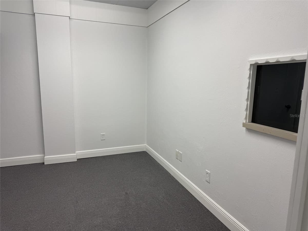 501 LINCOLN AVENUE — photo 7 of 12