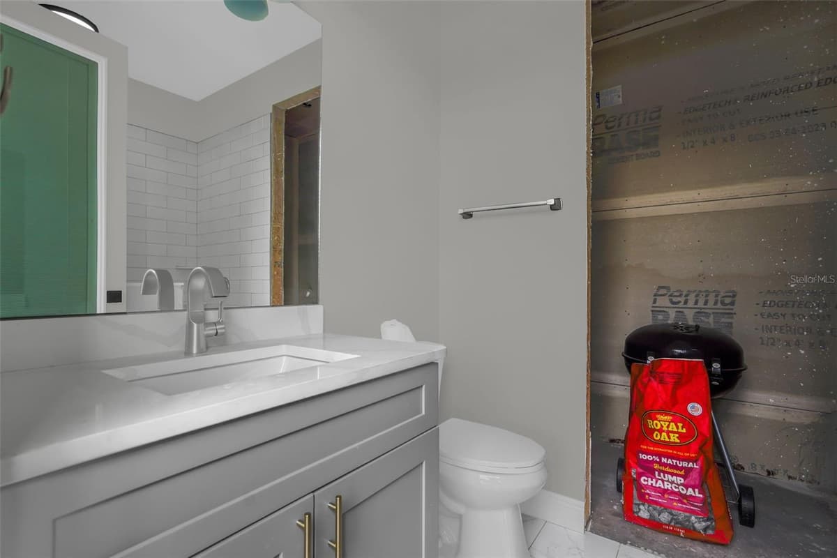 2510 LAKE FRONT DRIVE — photo 34 of 42