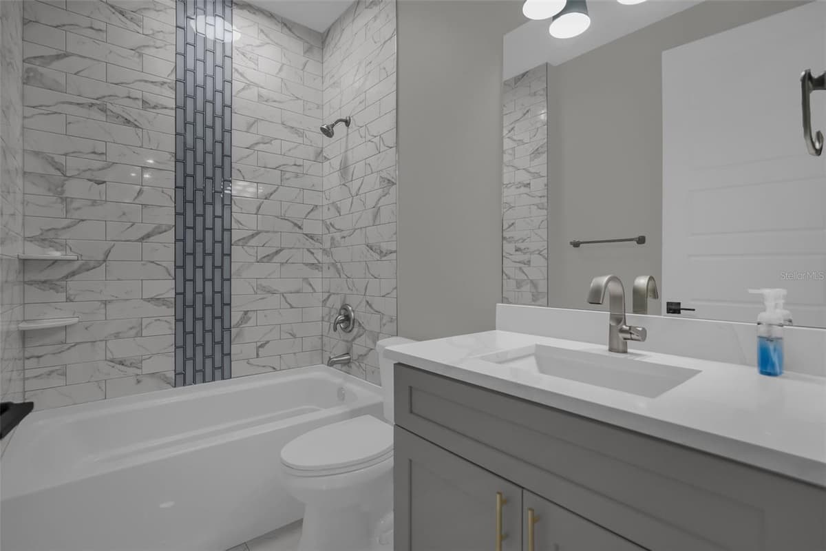 2510 LAKE FRONT DRIVE — photo 22 of 42