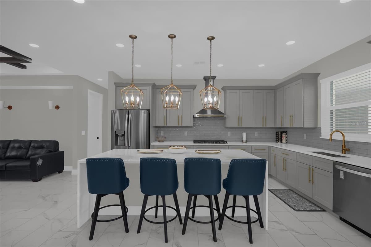2510 LAKE FRONT DRIVE — photo 11 of 42