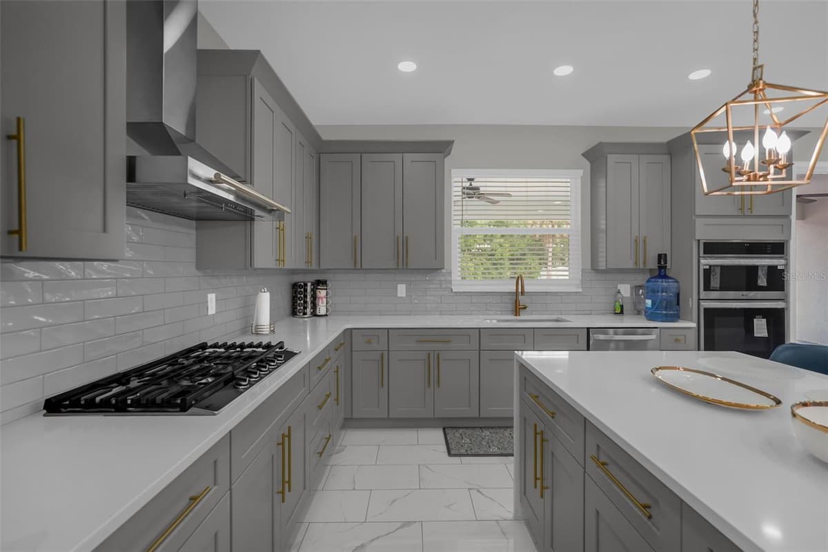 2510 LAKE FRONT DRIVE — photo 15 of 42